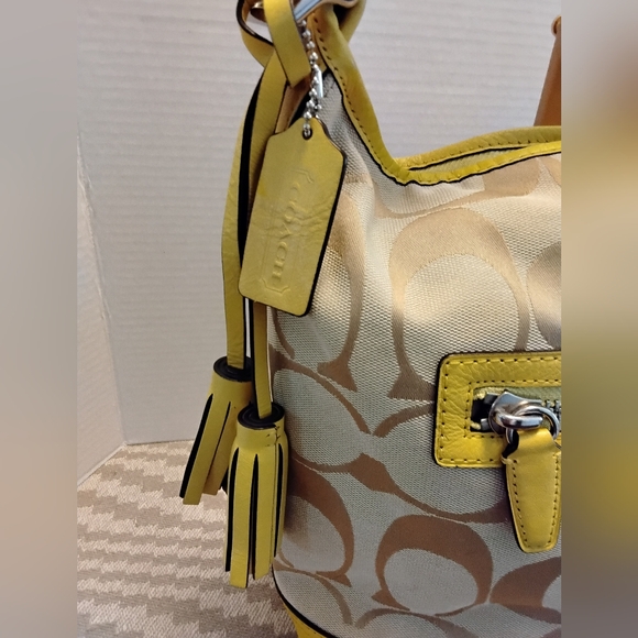 Coach Signature Hobo Shoulder Bag 💛 Style  21149 - Picture 3 of 9